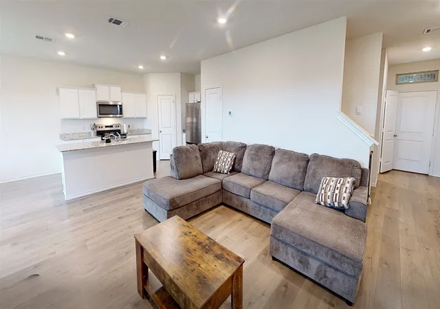 Photo 4 of Single family home for sale at 4928 Pelican Wy, Crandall, TX 75114 | MLS# 21244176 | Listing updated on 2026-08-22