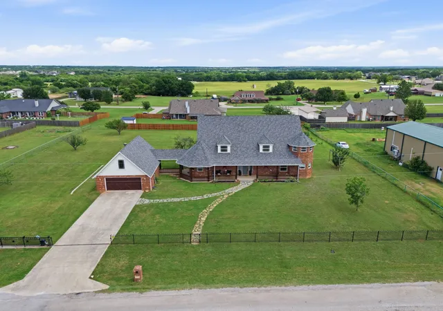 Photo 3 of Single family home for sale at 250 Newfield Ln, Springtown, TX 76082 | MLS# 21235536 | Listing updated on 2026-09-27