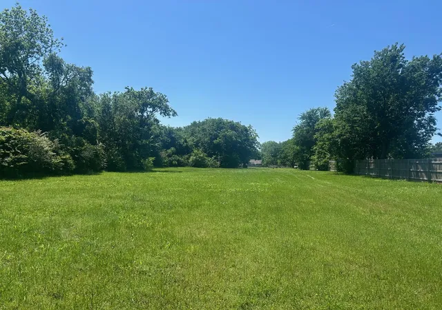 Photo 2 of Single family home for sale at 415 E Burks St, Pilot Point, TX 76258 | MLS# 21236978 | Listing updated on 2026-07-16