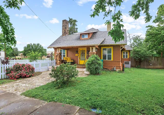 Photo 1 of Single family home for sale at 901 8th St, Honey Grove, TX 75446 | MLS# 21240389 | Listing updated on 2026-08-21