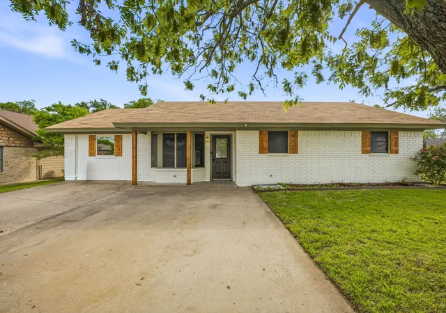 Photo 1 of Single family home for sale at 115 Doublehorn St, Stephenville, TX 76401 | MLS# 21244473 | Listing updated on 2026-08-24