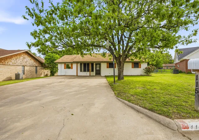 Photo 3 of Single family home for sale at 115 Doublehorn St, Stephenville, TX 76401 | MLS# 21244473 | Listing updated on 2026-08-24