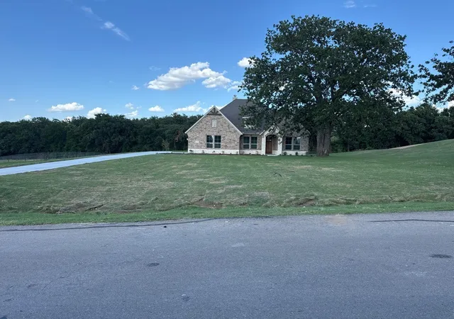 Homes for sale in Springtown, TX | 132 Oak Grove Wy, Springtown, TX 76082 | MLS# 21244559