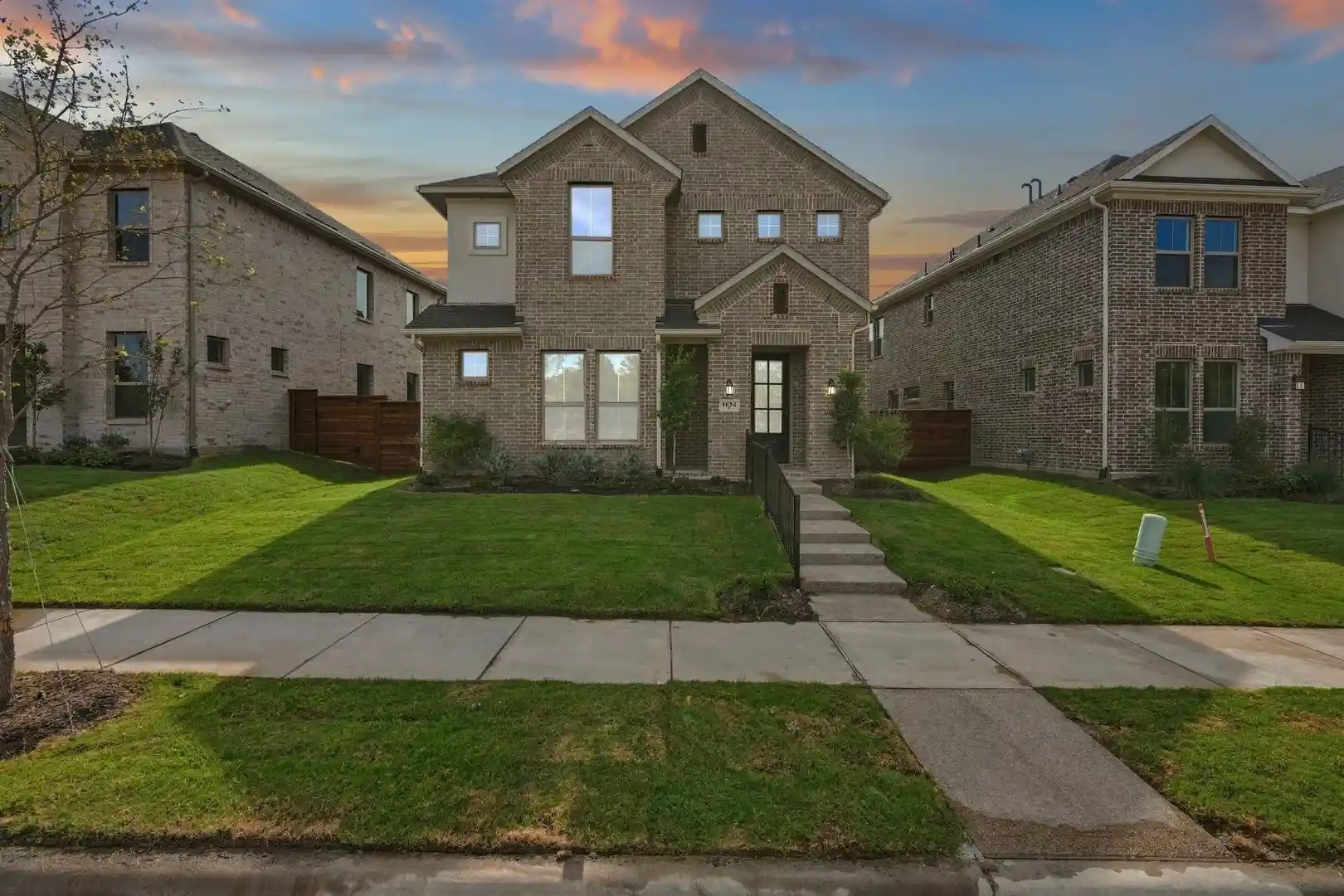 Photo 1 of Single family home for sale at 1624 Peridot Pkwy, Mesquite, TX 75181 | MLS# 21244554 | Listing updated on 2026-10-29