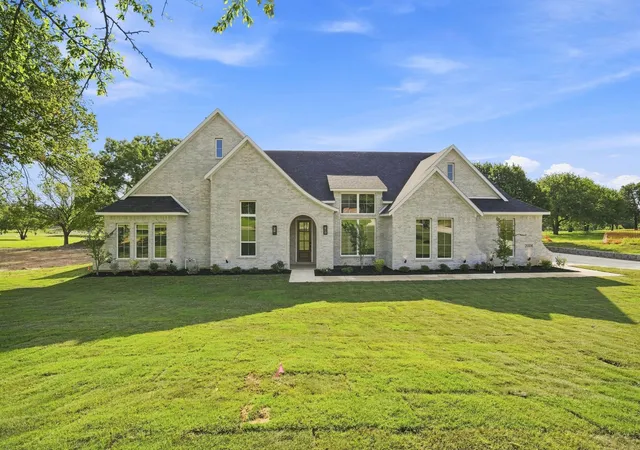 Photo 2 of Sale Pending at 2008 Beauty Berry Ct, Cleburne, TX 76031 | MLS# 21244481 | Listing updated on 2026-10-01