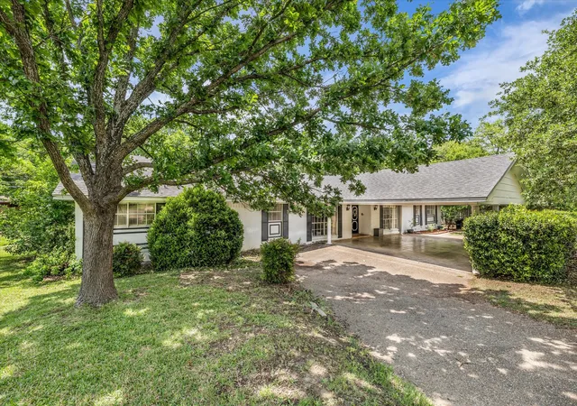 Homes for sale in Woodway, TX | 1208 Knotty Oaks Dr, Woodway, TX 76712 | MLS# 21243395