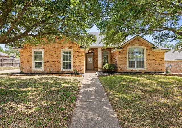 Homes for sale in Lorena, TX | 713 Ver Lo Dr, Lorena, TX 76655 | MLS# 21244151