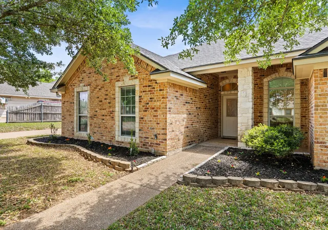 Homes for sale in Lorena, TX | 713 Ver Lo Dr, Lorena, TX 76655 | MLS# 21244151