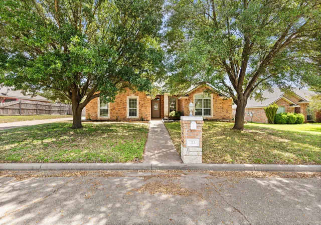 Homes for sale in Lorena, TX | 713 Ver-Lo Dr, Lorena, TX 76655 | MLS# 21244151