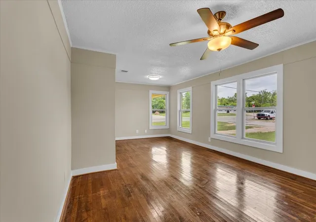 Photo 3 of Single family home for sale at 200 Victory St, Bonham, TX 75418 | MLS# 21244599 | Listing updated on 2026-10-07