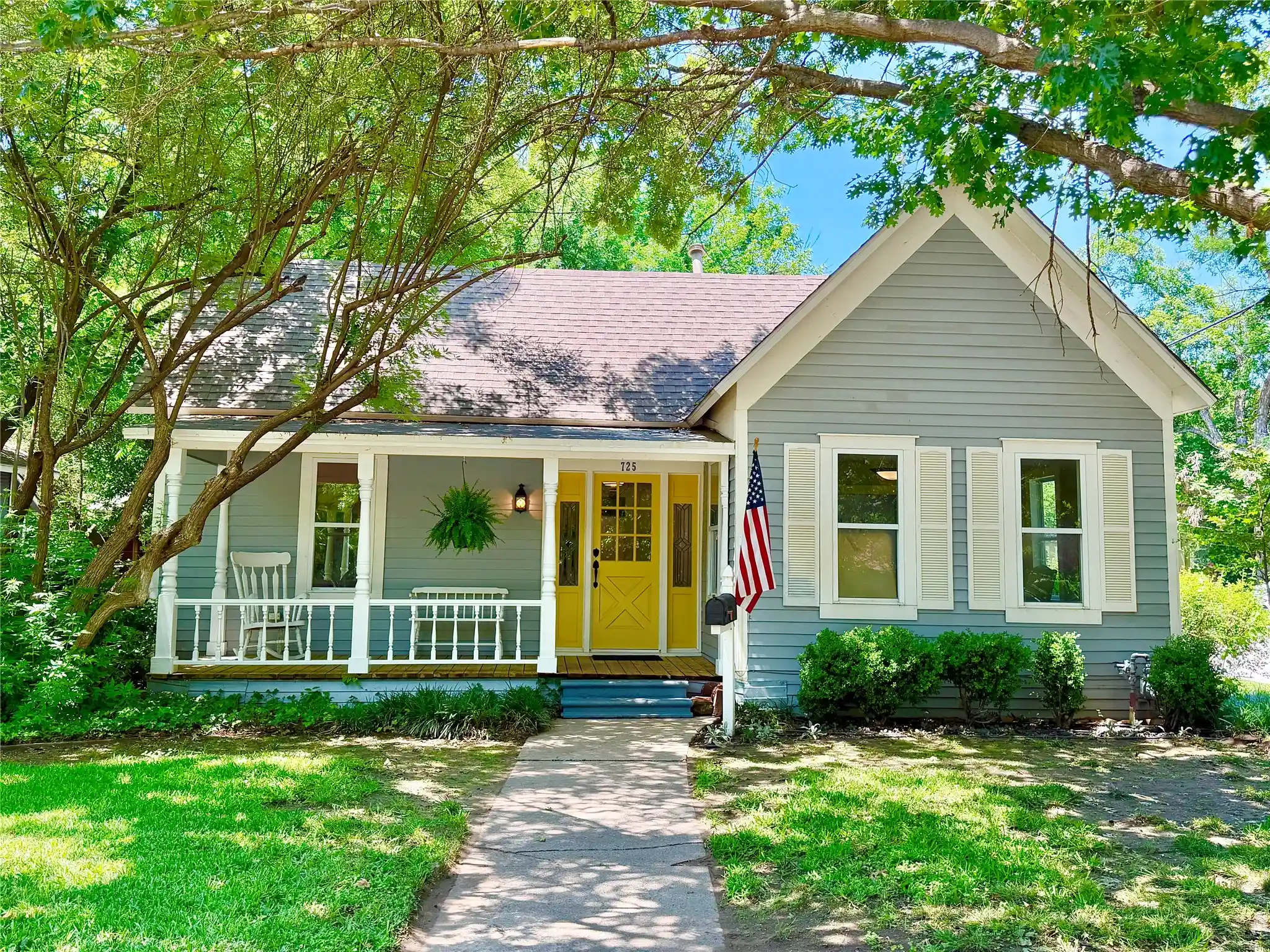 Single family home for sale at 725 Bolivar St, Denton, TX 76201 | MLS# 21244575