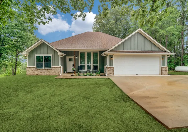 Homes for sale in Lindale, TX | 11302 County Road 4102, Lindale, TX 75771 | MLS# 21244887