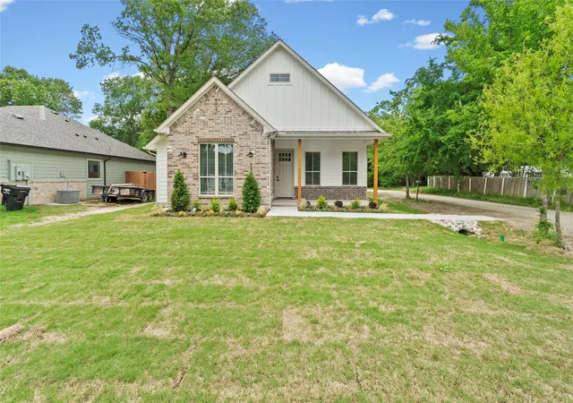 Photo 2 of Sale Pending at 717 Hemlock Dr, Quinlan, TX 75474 | MLS# 21244998 | Listing updated on 2026-07-21
