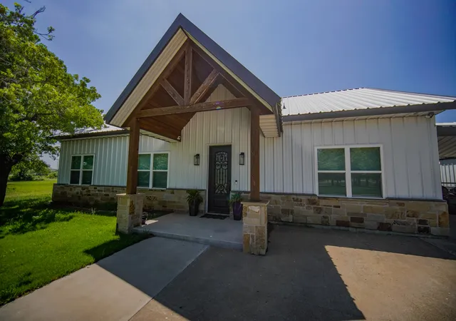 Homes for sale in Jacksboro, TX | 1201 Synterra Estates Loop, Jacksboro, TX 76458 | MLS# 21243370