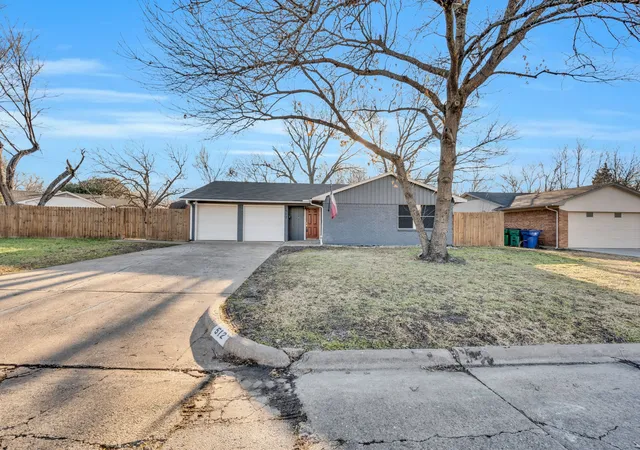 Photo 2 of Sale Pending at 512 Virginia Ave, Waxahachie, TX 75165 | MLS# 21242980 | Listing updated on 2026-09-03