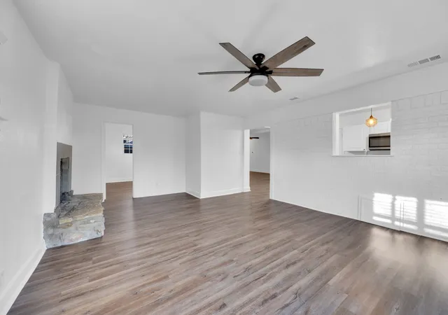 Photo 3 of Sale Pending at 512 Virginia Ave, Waxahachie, TX 75165 | MLS# 21242980 | Listing updated on 2026-09-03