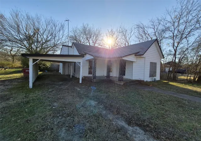 Homes for sale in Whitewright, TX | 307 W Spruce St, Whitewright, TX 75491 | MLS# 21245175