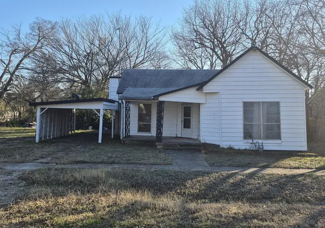 Homes for sale in Whitewright, TX | 307 W Spruce St, Whitewright, TX 75491 | MLS# 21245175