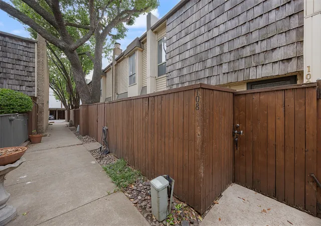Homes for sale in Dallas, TX | 2710 Douglas Avenue, Dallas, TX 75219 | Houzeo