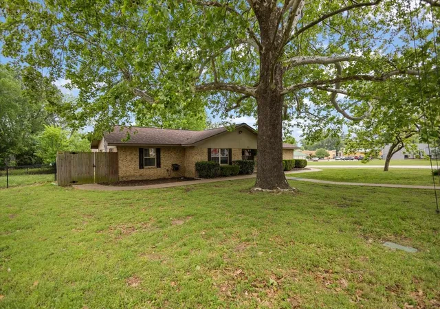 Photo 3 of Single family home for sale at 701 Georgia St, Lindale, TX 75771 | MLS# 21245219 | Listing updated on 2026-09-28