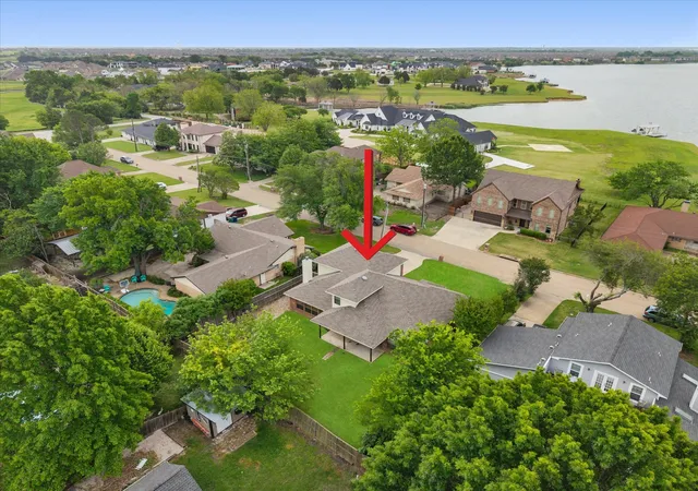 Photo 2 of Single family home for sale at 112 Scenic Dr, Rockwall, TX 75032 | MLS# 21243372 | Listing updated on 2026-07-27