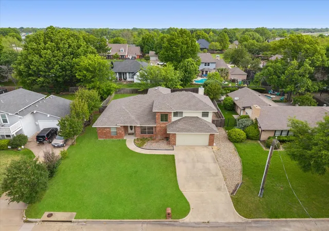 Photo 3 of Single family home for sale at 112 Scenic Dr, Rockwall, TX 75032 | MLS# 21243372 | Listing updated on 2026-07-27