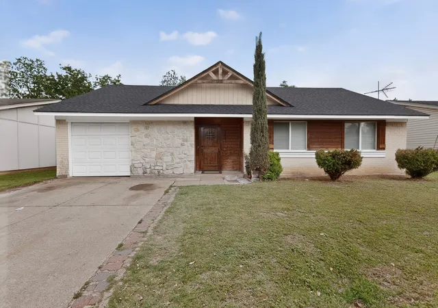 Homes for sale in Irving, TX | 2421 Harbor Trl, Irving, TX 75060 | MLS# 21245280