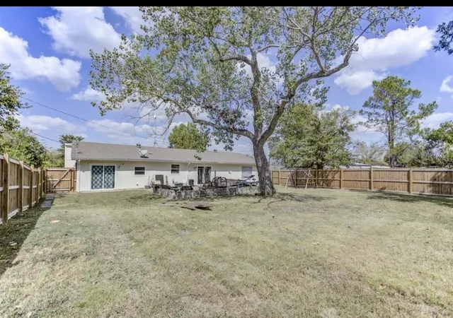 Photo 2 of Single family home for sale at 608 Beverly Dr, Willow Park, TX 76008 | MLS# 21225571 | Listing updated on 2026-07-17