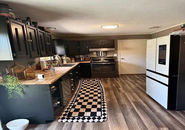 Photo 3 of Single family home for sale at 608 Beverly Dr, Willow Park, TX 76008 | MLS# 21225571 | Listing updated on 2026-07-17