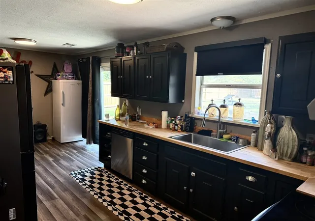 Photo 3 of Single family home for sale at 608 Beverly Dr, Willow Park, TX 76008 | MLS# 21225571 | Listing updated on 2026-07-17