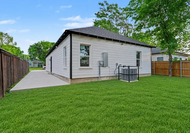 Homes for sale in Fort Worth, TX | 1211 E Cannon St, Fort Worth, TX 76104 | MLS# 21245305