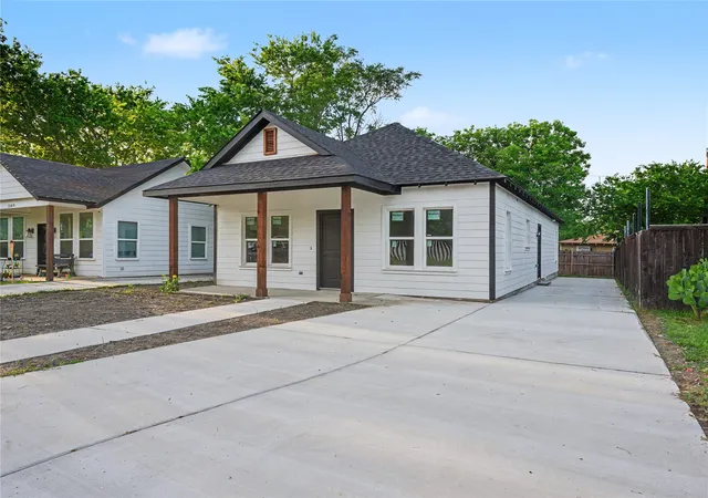 Photo 2 of Single family home for sale at 1211 E Cannon St, Fort Worth, TX 76104 | MLS# 21245305 | Listing updated on 2026-07-11