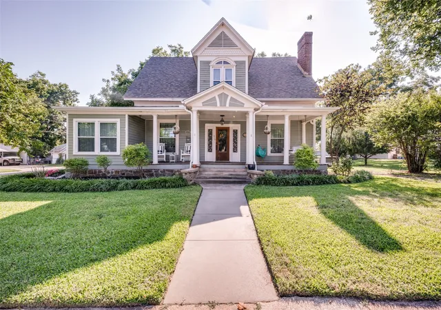 Homes for sale in Bowie, TX | 310 E Tarrant St, Bowie, TX 76230 | MLS# 21245306