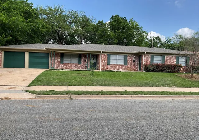 Multi family home for sale at 2413 N Lockhart St, Sherman, TX 75092 | MLS# 21244815