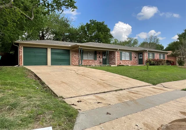 Photo 2 of Multi family home for sale at 2413 N Lockhart St, Sherman, TX 75092 | MLS# 21244815 | Listing updated on 2026-10-07