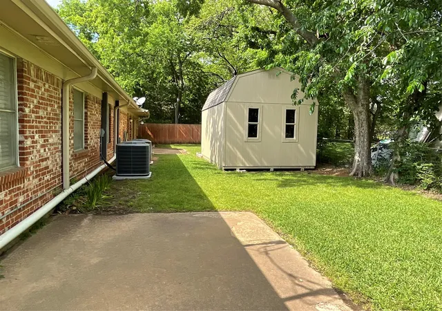 Photo 4 of House for sale at 2413 N Lockhart St, Sherman, TX 75092 | MLS# 21244815 | Listing updated on 2026-10-07
