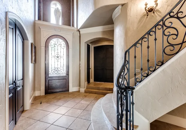 1st image of 1608 Rivercrest Ct, Fort Worth, TX 76107 | MLS# 21244171