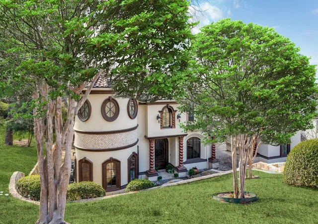 3rd image of 1608 Rivercrest Ct, Fort Worth, TX 76107 | MLS# 21244171