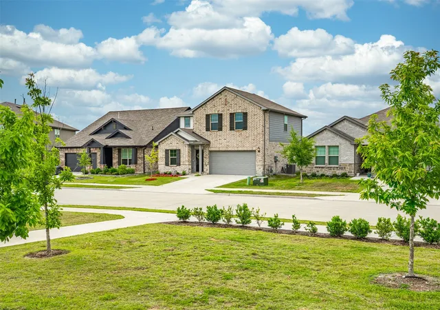 Photo 3 of Sale Pending at 10913 Tamarisk Dr, Fort Worth, TX 76108 | MLS# 21245455 | Listing updated on 2026-08-29