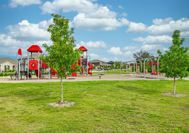 Photo 4 of Sale Pending at 10913 Tamarisk Dr, Fort Worth, TX 76108 | MLS# 21245455 | Listing updated on 2026-08-29