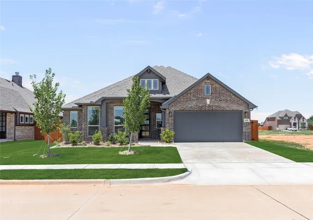 Photo 1 of Single family home for sale at 420 Carnero Dr, Granbury, TX 76048 | MLS# 21245459 | Listing updated on 2026-10-07