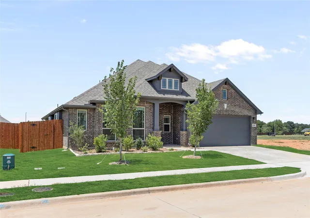 Photo 3 of Single family home for sale at 420 Carnero Dr, Granbury, TX 76048 | MLS# 21245459 | Listing updated on 2026-10-07
