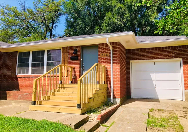 1st image of 716 Kessler Blvd, Sherman, TX 75092 | MLS# 21245435