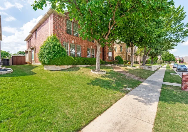 Photo 1 of Sale Pending at 1417 E Branch Hollow Dr, Carrollton, TX 75007 | MLS# 21211519 | Listing updated on 2026-07-22