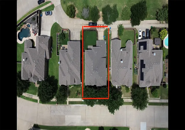 Photo 3 of Sale Pending at 1417 E Branch Hollow Dr, Carrollton, TX 75007 | MLS# 21211519 | Listing updated on 2026-07-22