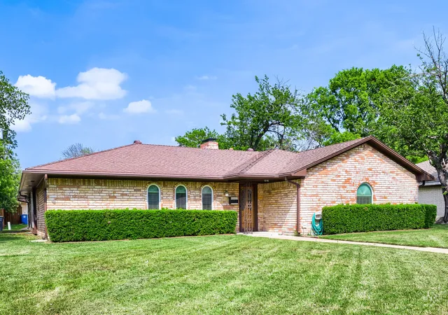 Photo 2 of Single family home for sale at 6946 Hunnicut Pl, Dallas, TX 75227 | MLS# 21143354 | Listing updated on 2026-07-20