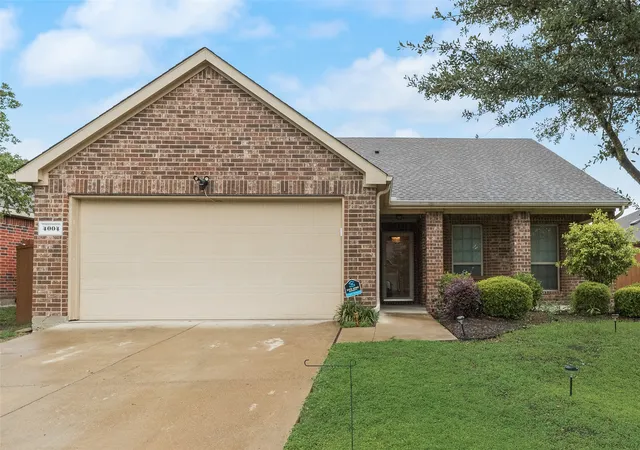 Photo 2 of Single family home for sale at 4004 Red Rock Dr, Heartland, TX 75126 | MLS# 21244506 | Listing updated on 2026-09-26