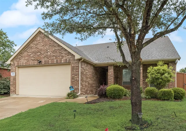 Photo 3 of Single family home for sale at 4004 Red Rock Dr, Heartland, TX 75126 | MLS# 21244506 | Listing updated on 2026-09-26