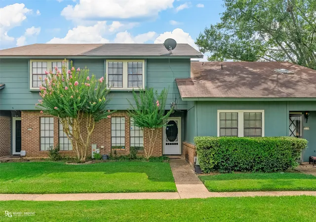 Photo 1 of Townhouse for sale at 10111 Carlsbad Dr, Shreveport, LA 71115 | MLS# 21243617 | Listing updated on 2026-08-18