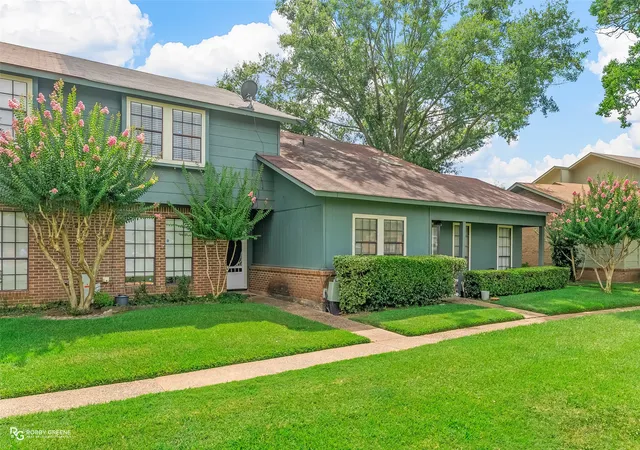 Photo 2 of Townhouse for sale at 10111 Carlsbad Dr, Shreveport, LA 71115 | MLS# 21243617 | Listing updated on 2026-08-18